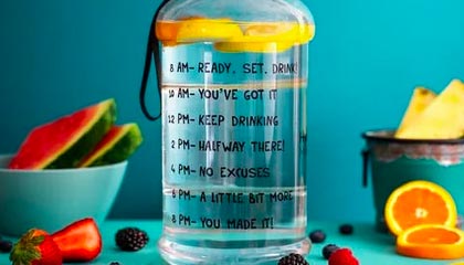 韦德、波什、德隆、布泽尔、里德、普林斯等梦八成员领名人堂夹克